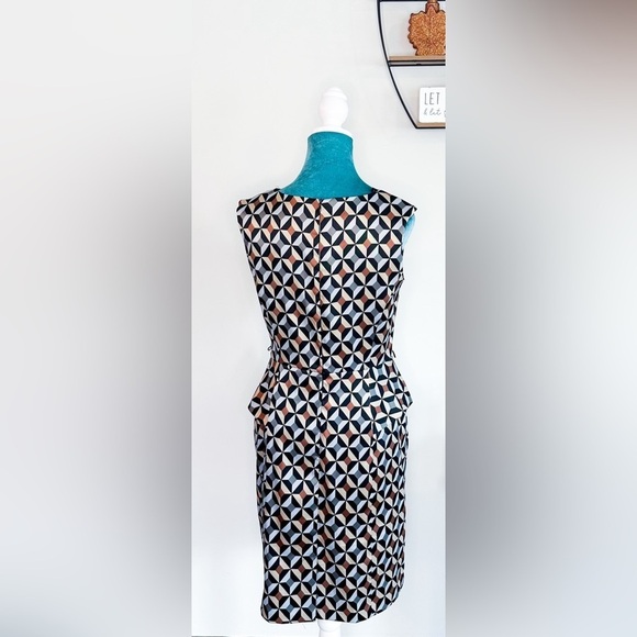 Dress Barn Eye-Catching, Geometric Dress - Size 6, Perfect for Any Occasion! - Picture 5 of 14